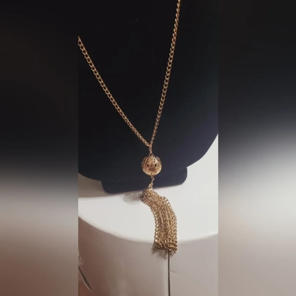 Long Chain Pearl Tassel Pendant. 🌴
